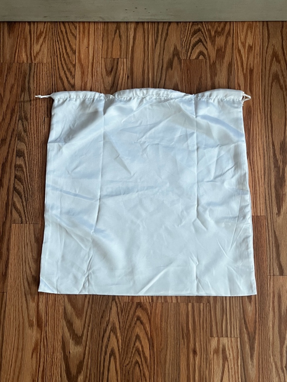 Michael Kors White and Silver Logo Dust Bag - Picture 5 of 5